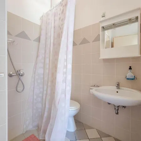 Apartman In Novigrad Mit Terrasse *