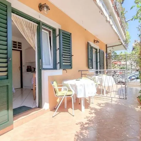 In Novigrad Mit Terrasse Apartman *