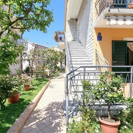 Apartman In Novigrad Mit Terrasse *